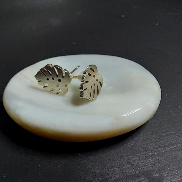 Handcrafted 925 silver monstera earrings - Picture 1 of 4
